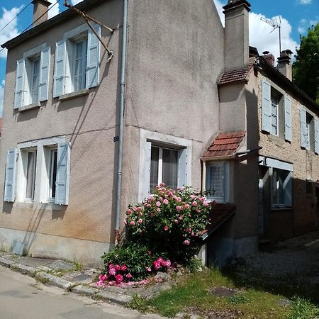 Gite Les 27 Roses Et Plus Châtel-Censoir Exterior foto