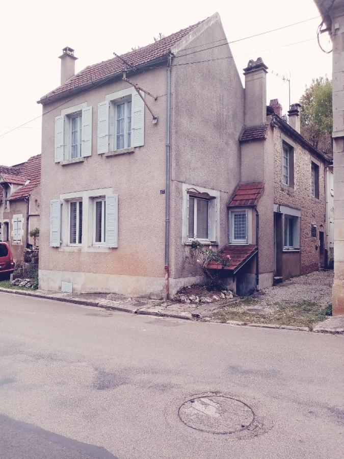 Gite Les 27 Roses Et Plus Villa Châtel-Censoir Exterior foto